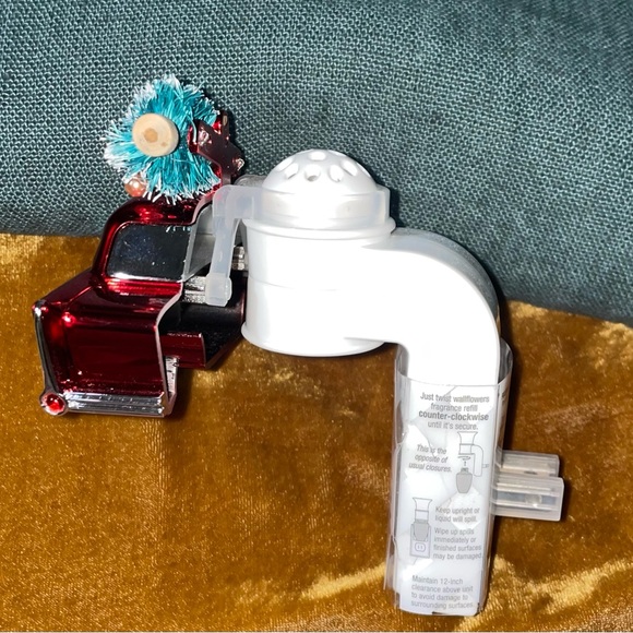 Bath & Body Works Classic Car With Christmas Tree Wallflower Plug - Picture 3 of 3